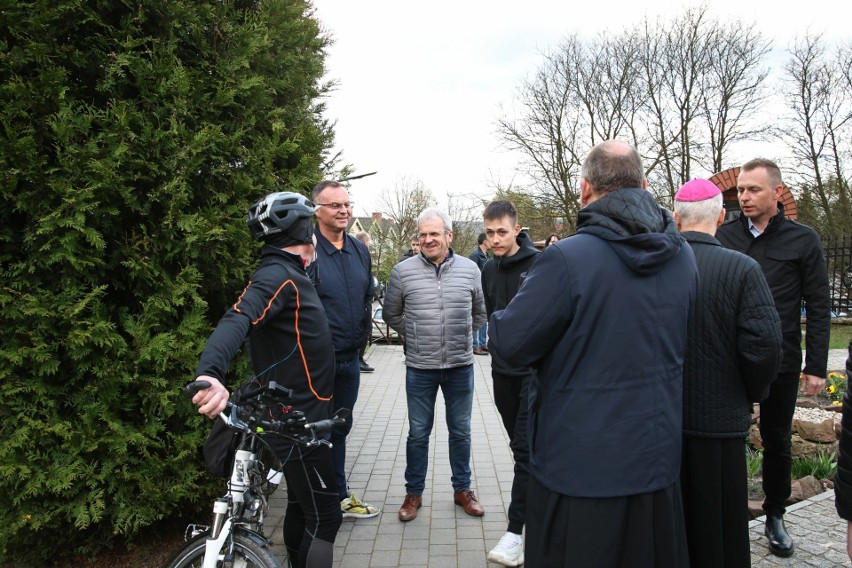 Biskup Marian Florczyk w parafii świętego Maksymiliana w Kielcach odprawił mszę świętą dla kolarzy. Byli znani zawodnicy i trenerzy