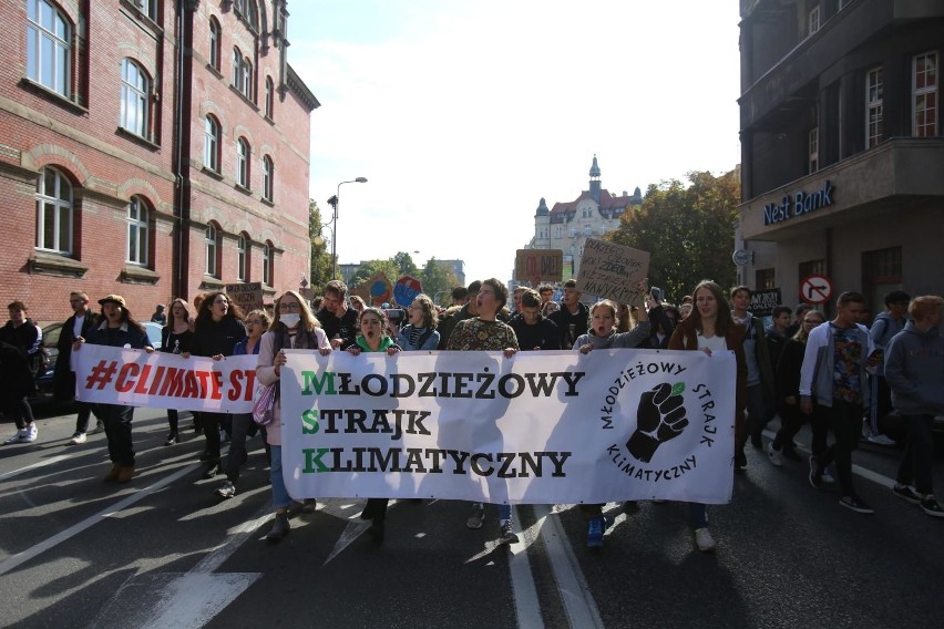 Katowice - rynek, młodzieżowy strajk klimatyczny.