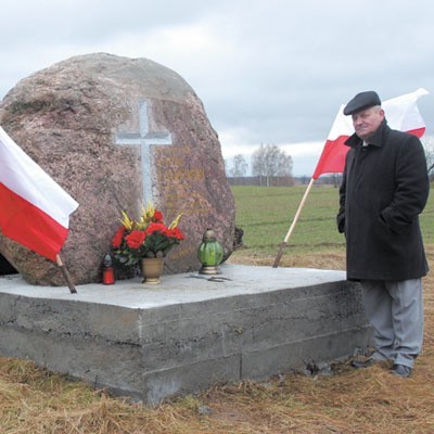 - To dla młodzieży, by grób Antoniego Łaniewskiego przypominał bohaterów - mówi Antoni Prokop, fundator pomnika