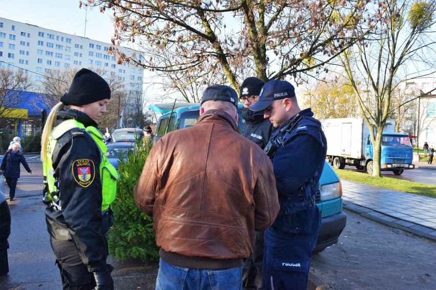 - Na widok mundurowych osoby handlujące towarem pochodzącym...