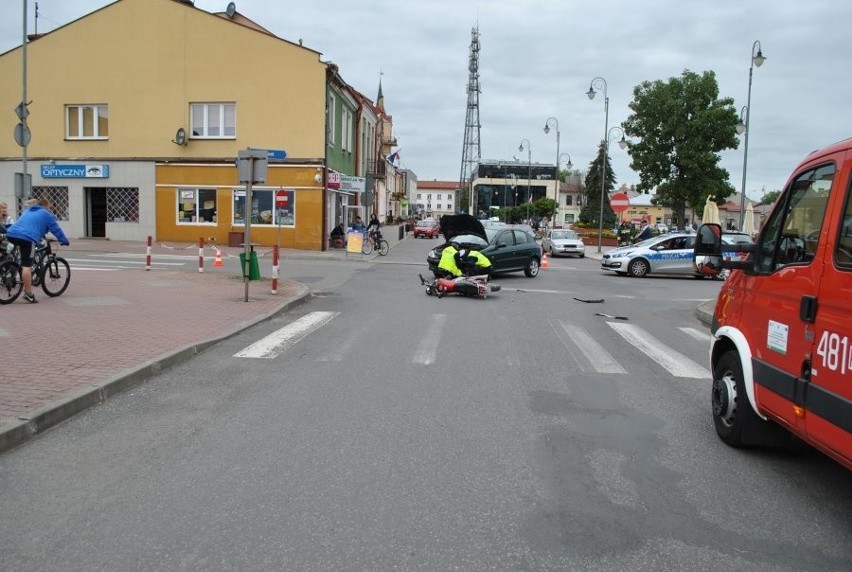 Na Rynku w Lubaczowie doszło do zderzenia motocyklisty z...