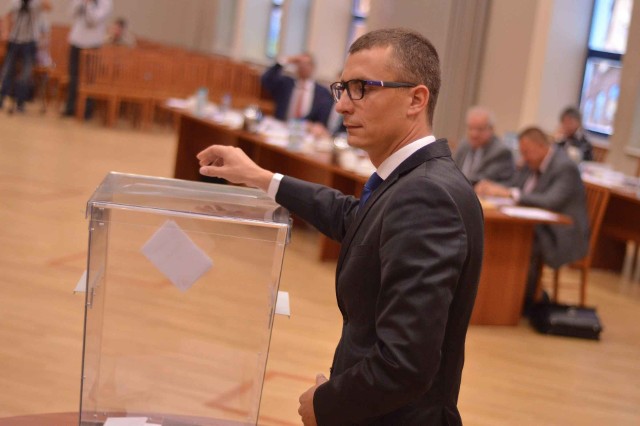 Na dzisiejszej Radzie Miasta we Włocławku został odwołany z funkcji przewodniczącego Krzysztof Kukucki (SLD). Zobacz zdjęcia z głosowania.>> Najświeższe informacje z regionu, zdjęcia, wideo tylko na www.pomorska.pl 