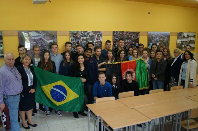 Uczniowie z Zespołu Szkół Ponadgimnazjalnych gościli wolontariuszy z Brazylii, Indii i Afganistanu.