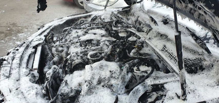 Pożar samochodu w Międzyrzecu Podlaskim. Zobacz zdjęcia z akcji gaśniczej