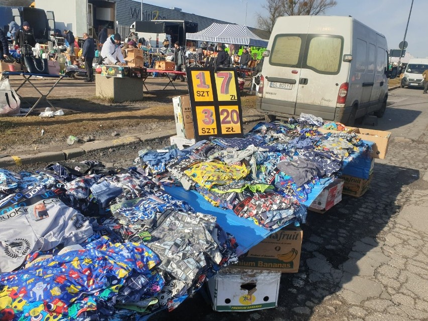 Największy bazar i targowisko rozmaitości w Łodzi przy ul. Puszkina. Tu kupisz niemal wszystko. Zobacz ZDJĘCIA i CENY 1.05.2024