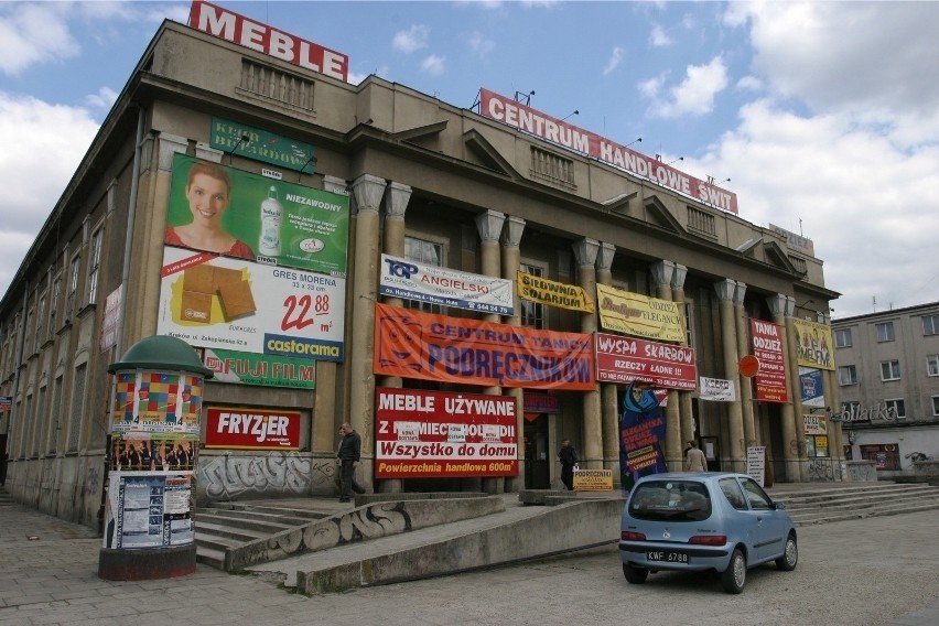 Tak wyglądał budynek centrum Świt w Nowej Hucie po 2000...