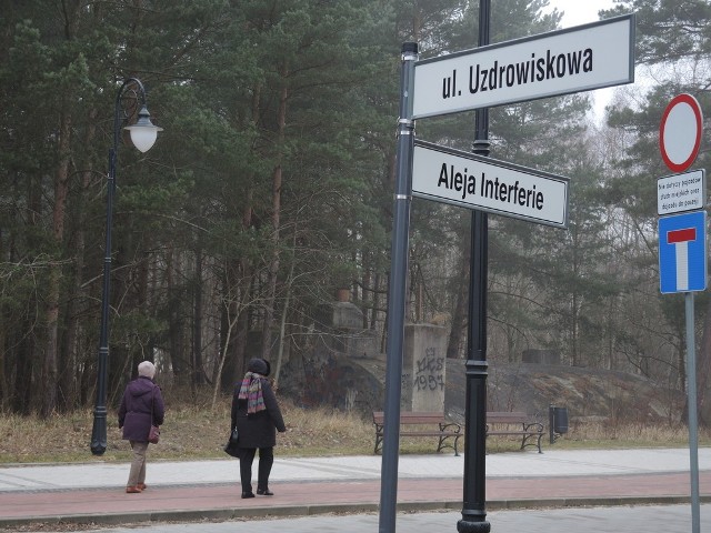 Ulica Plażowa zmieniła nazwę na Aleję Interferie. 