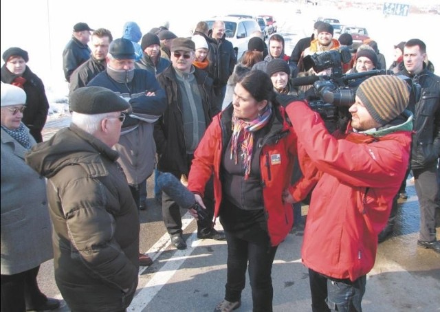 Kilkaset osób wzięło udział w niedawnym proteście przeciw budowie tuczarni. Przyznawały, że boją się, iż zamieszanie spowoduje spadek wartości ich działek.