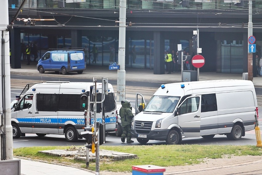 Alarm bombowy na placu Dominikańskim we Wrocławiu