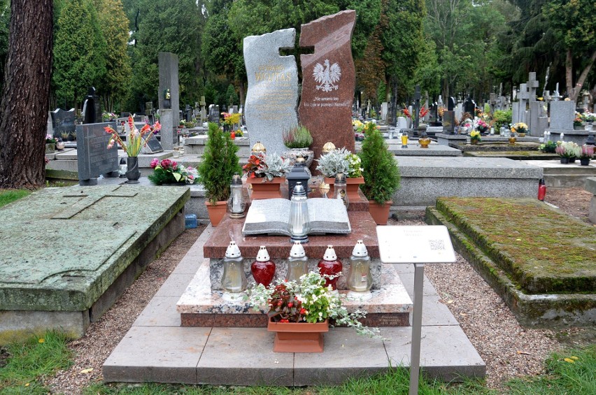 Ekshumacja ofiary katastrofy smoleńskiej na cmentarzu przy Lipowej