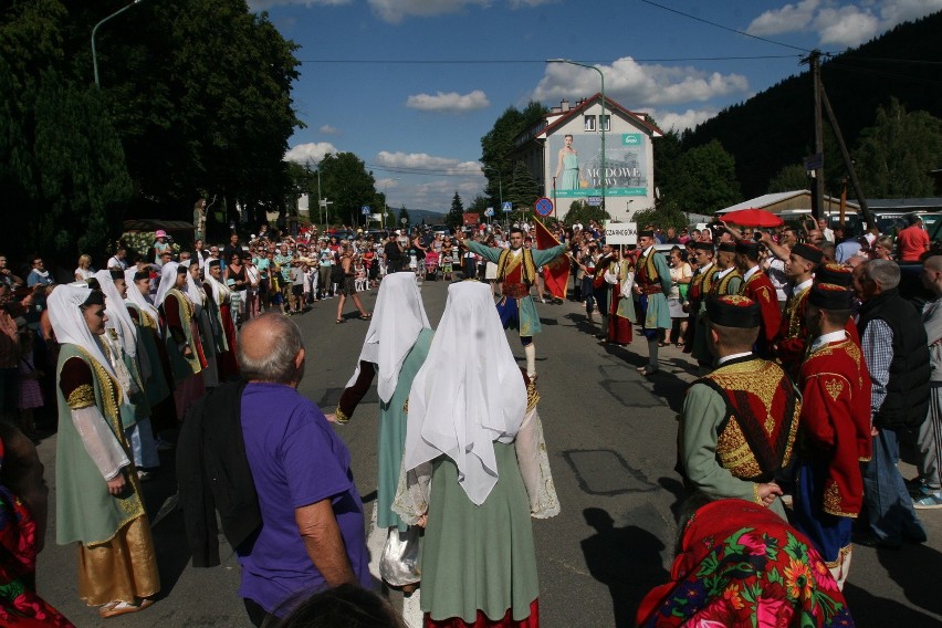 Tydzień Kultury Beskidzkiej 2016: Drugi dzień święta folkloru. Barwny korowód w Szczyrku [ZDJĘCIA]