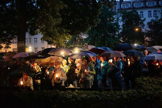 Manifestacja przed Sądem Okręgowym w Opolu.