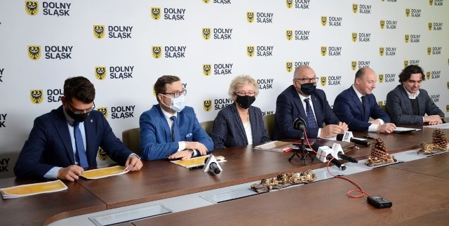 Zarząd Dolnego Śląska zaprezentował założenia budżetu województwa na 2022 rok.
