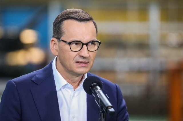 Marek Jędrychowski w latach 80. uczył Mateusza Morawieckiego wiedzy o społeczeństwie w IX Liceum Ogólnokształcącym we Wrocławiu.