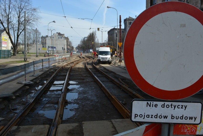 Nowe utrudnienia na skrzyżowaniu ulic Przybyszewskiego i Kilińskiego. Zmiany organizacji ruchu! ZDJĘCIA