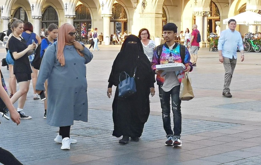 Kraków. Turyści z zagranicy chętnie odwiedzają Kraków [ZDJĘCIA]