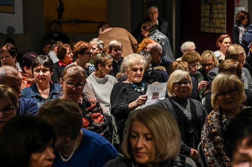 Koncert w Oliwskim Ratuszu Kultury poświęcony pamięci Pawła Adamowicza. Śpiewali i recytowali, by uczcić tragicznie zmarłego prezydenta