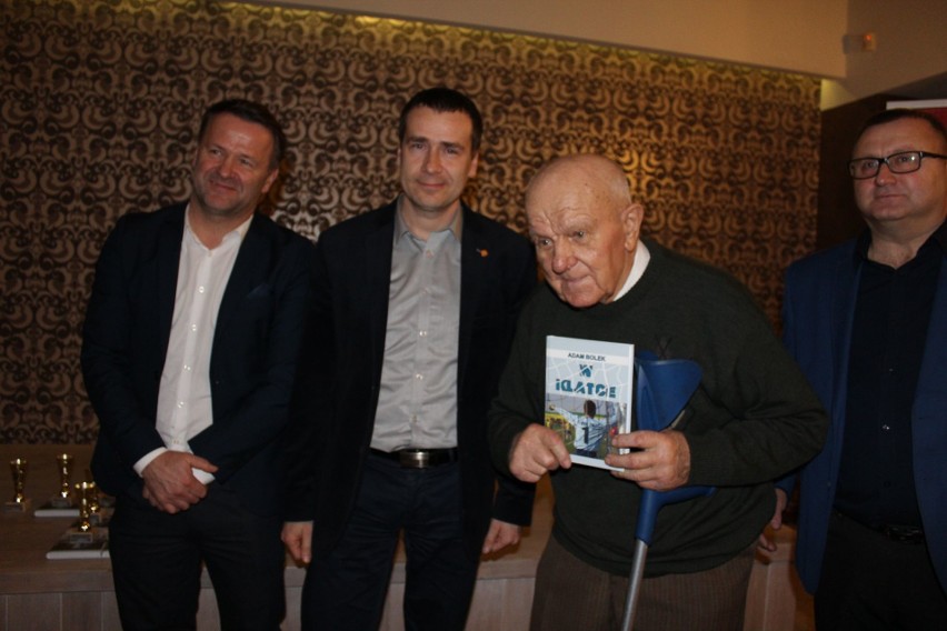 Ryszard Głaczkowski (z prawej) najstarszy zawodnik Pilicy