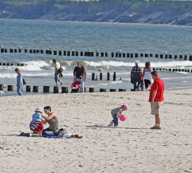 Zanieczyszczenia, które spłyną do morza wraz z falą powodziową, nie zagrażają czystości plaż w naszym regionie. Plaża w Ustce (na zdjęciu) pozostanie czysta. 