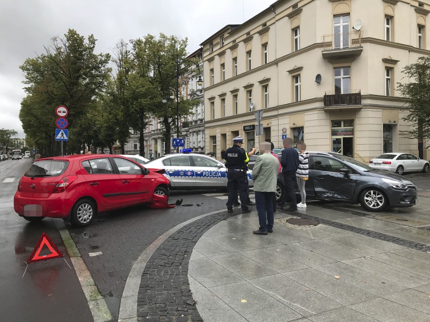 Kolizja w Słupsku. Zderzyły się trzy samochody [ZDJĘCIA]