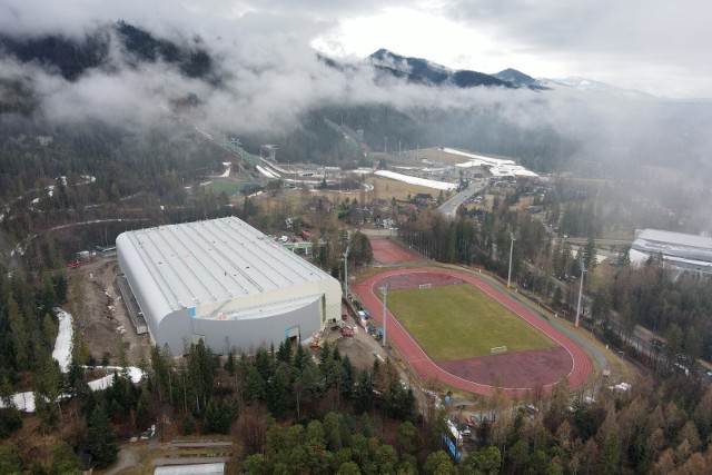 Budowa krytego toru lodowego na terenie Centralnego Ośrodka Sportu w Zakopanem trwa