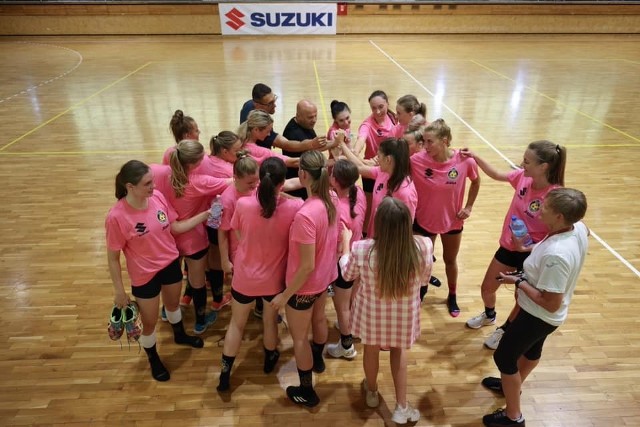 Suzuki Korona Handball Kielce wysoko przegrała pierwszy mecz turnieju rozgrywanego na Śląsku.