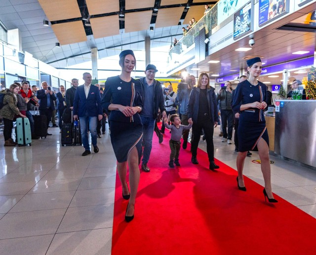 W czwartek 28 grudnia powitano milionowego pasażera na podrzeszowskim lotnisku. Specjalnie z tej okazji dla pani Iwony rozłożono czerwony dywan i przygotowano wiele atrakcji.