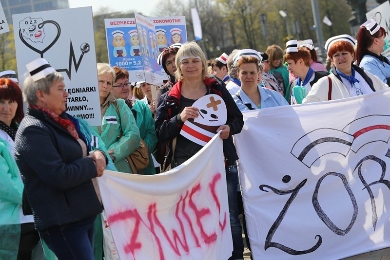 Protest i strajk pielęgniarek w Katowicach pod Spodkiem 22...