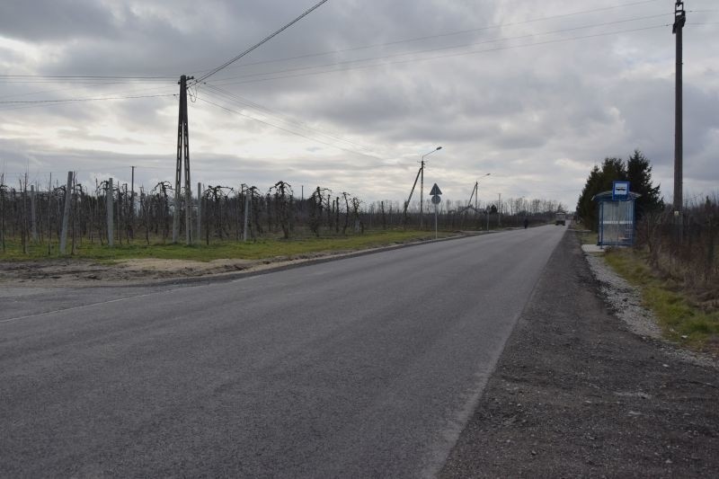 Ponad dwa kilometry nowej drogi w Bikówku w gminie Grójec. To duże ułatwienie dla sadowników z powiatu białobrzeskiego