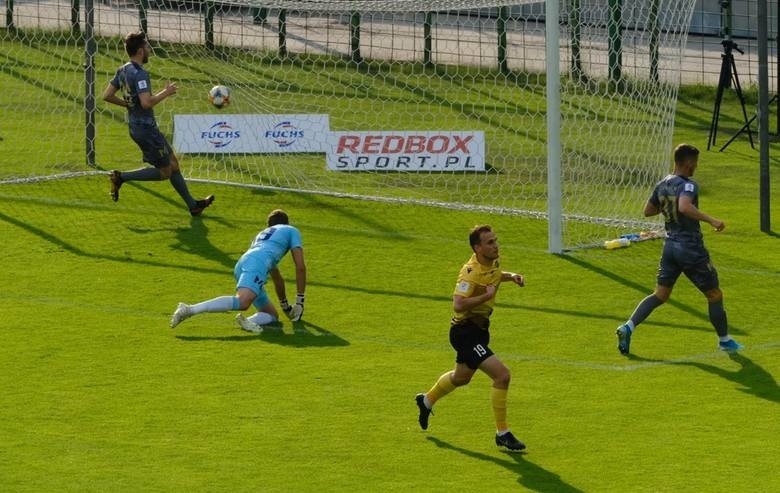 GKS ATAKOWAŁ SKRZYDŁAMI - Stal miała w sobotnim meczu...