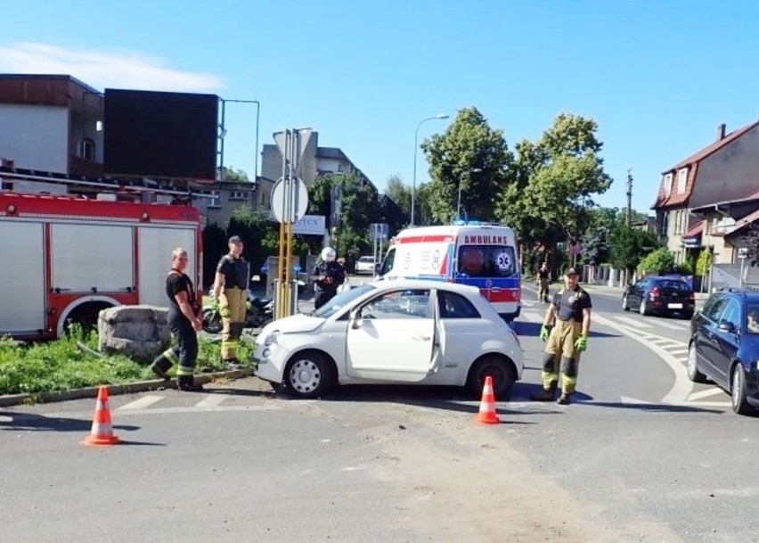 Rybnik: przejechał fiatem przez środek ronda....