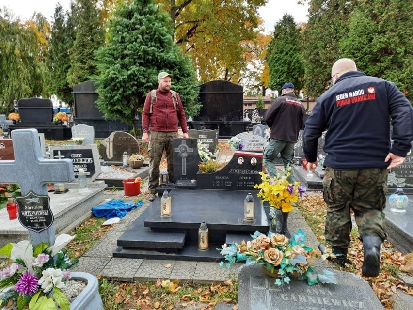 W pracach wzięli udział zarówno dorośli jak i dzieci.