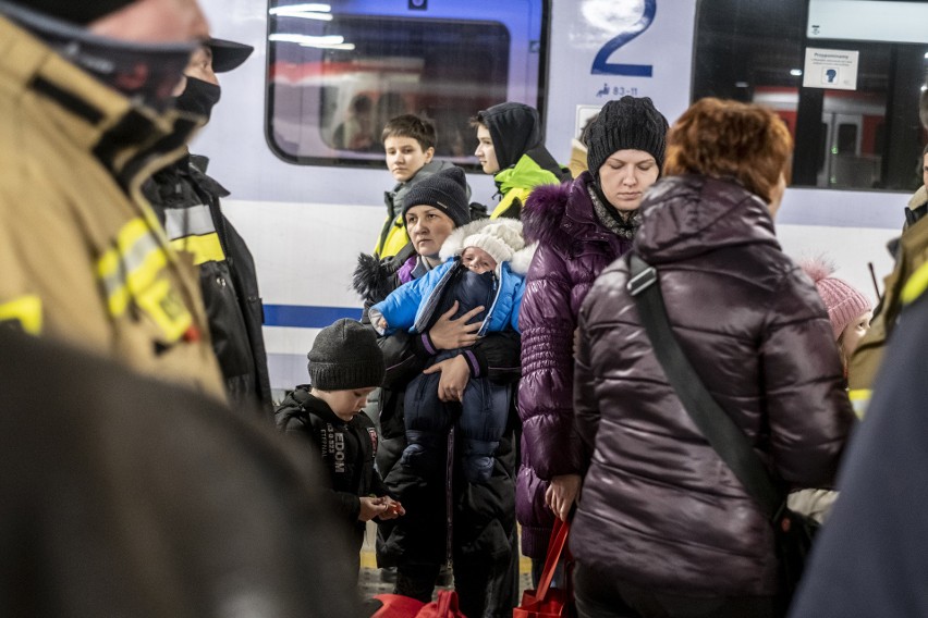 Każdy pociąg ze wschodniej Polski w Poznaniu oznacza setki...