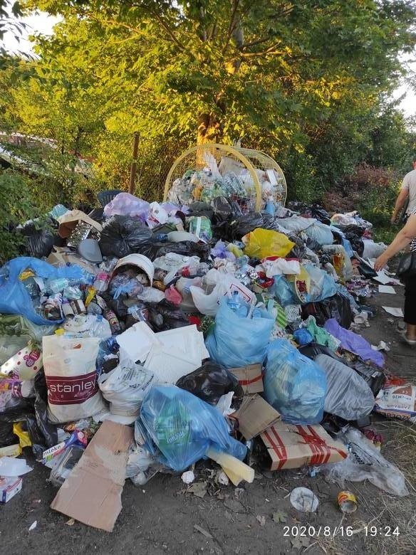 Ogródki działkowe pełne śmieci. Coraz więcej mieszkańców narzeka na bałagan i smród