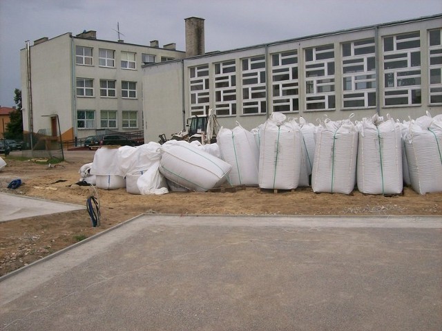 Widać już, jak będą wyglądały nowe boiska przy szkole podstawowej i gimnazjum w Potworowie.