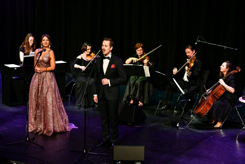 Noworoczna Gala Operetkowo-Musicalowa „W rytmie walca” odbyła się w Kozienicach. Zobacz zdjęcia