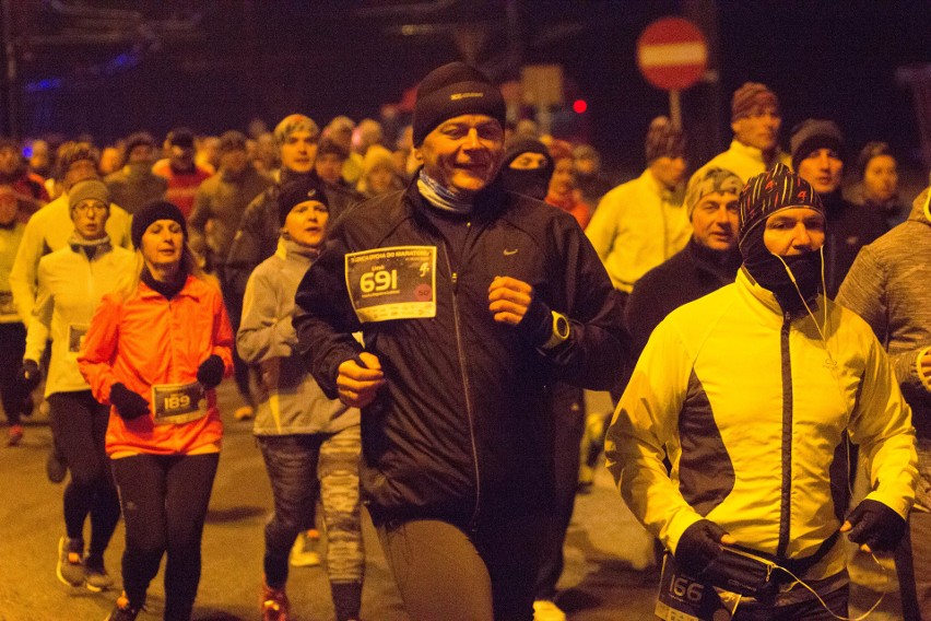 Trzecia Dycha do Maratonu 2018. Nocne marki biegowe w akcji (ZDJĘCIA, WIDEO)