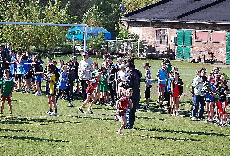 Mistrzostwa powiatu brodnickego w sztafetowych biegach przełajowych uczniow szkół wszystkich typów