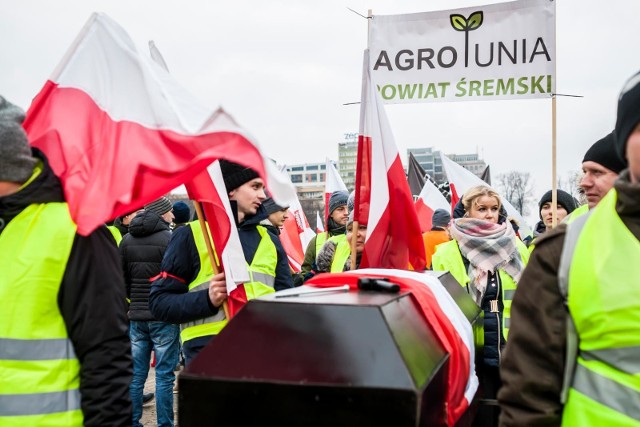 Rolnicy z Agrounii od dawna protestują przeciwko polityce dużych firm w stosunku do dostawców między innymi warzyw i owoców do marketów czy przetwórni 