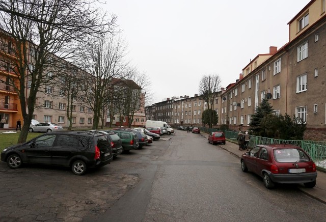 Mieszkańcy ulicy Piotra Skargi chcą, by parking dostępny był tylko dla ich samochodów. Proponują, by parking dla pracowników sanepidu wyznaczyć w miejscu, gdzie teraz są trawniki