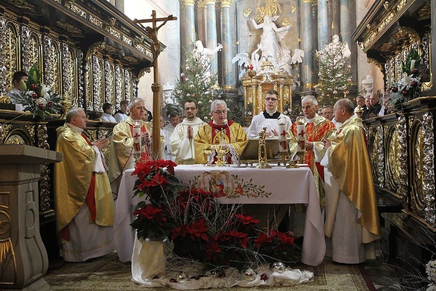 Błogosławiony Wincenty Kadłubek patronem Jędrzejowa. Mszę sprawował Nuncjusz Apostolski