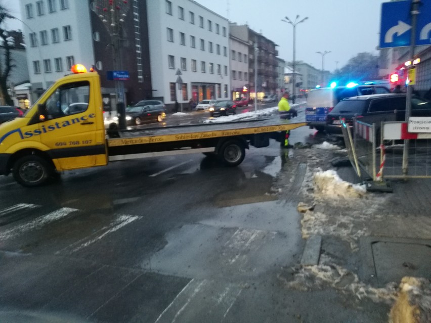 Zwłoki w aucie przy poczcie w Rzeszowie. To 36-letni mężczyzna!