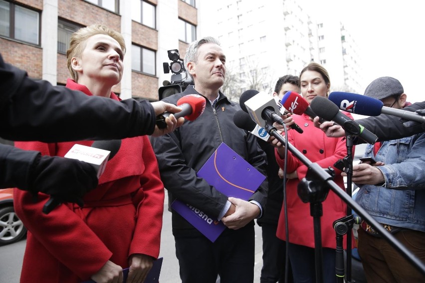 Na konferencji prasowej w Warszawie przed siedzibą...