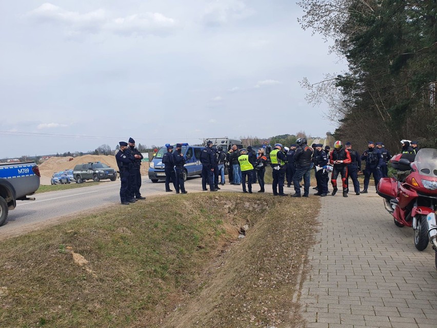 Białystok. Motocykliści mieli otworzyć sezon i zbierać pieniądze na leczenie kolegi. Zapłacili mandaty za grupowanie się (zdjęcia)