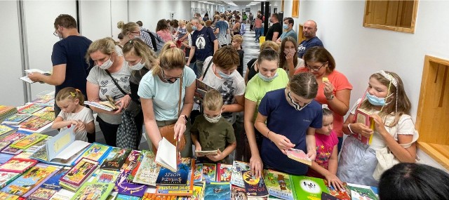 Wymiany książek -  organizowane przez Bibliotekę Publiczną we współpracy z Urzędem Miasta - odbywają się w Niepołomicach od lat i cieszą się niesłabnącym zainteresowaniem mieszkańców