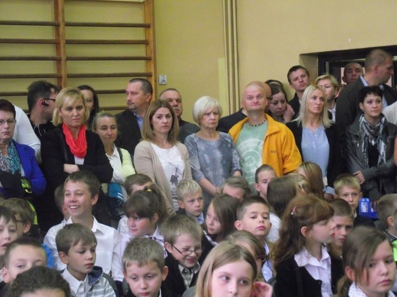 Przywitała ich Alina Jabłonowska, dyrektor szkoły