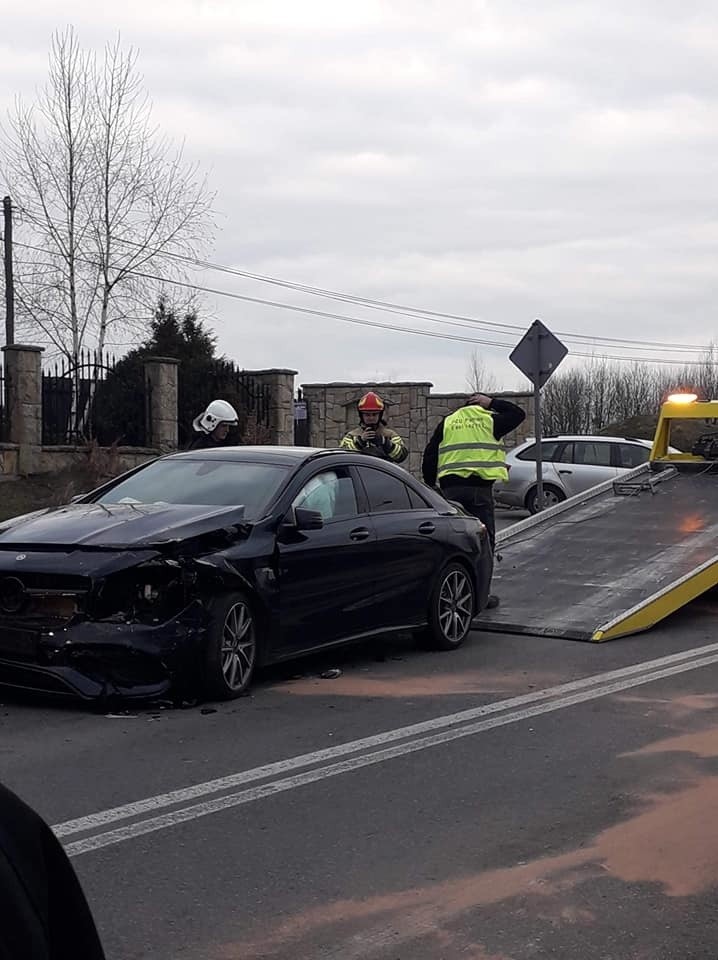 Brzączowice. Jedna osoba ranna w zderzeniu samochodów