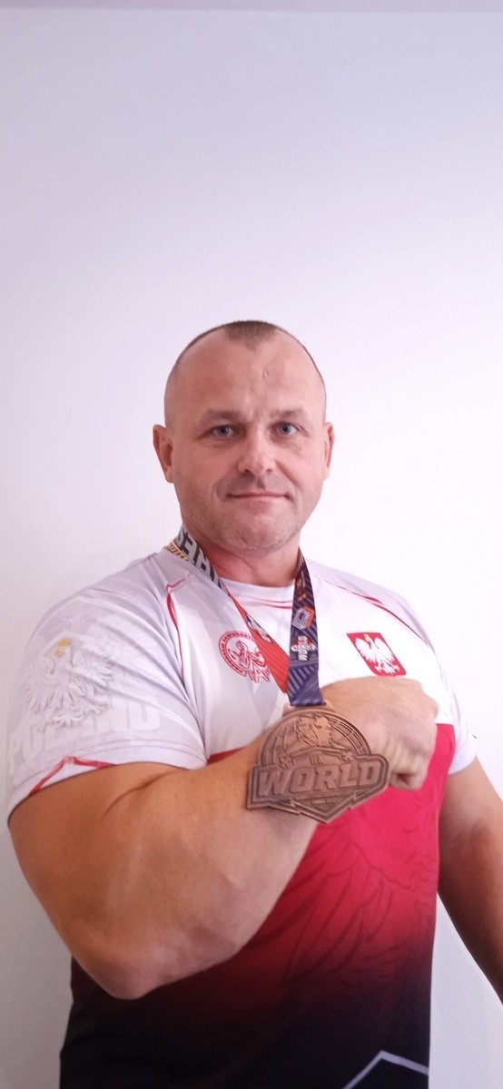 Dariusz Popiołek, policjant z Makowa Mazowieckiego brązowym medalistą Mistrzostw Świata w Armwrestlingu. Zdjęcia
