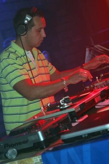 DJ Radi S. gra house, elektro house, progressive, trance i tech trance.