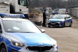 Kraków. 25-latek odpowie za zniszczenie samochodów swojego pracodawcy na parkingu na Olszy